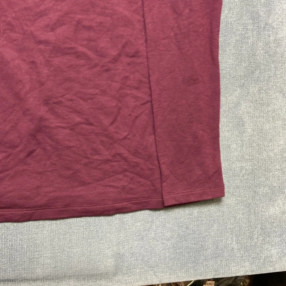 Banana Republic Blank T-Shirt Mens M Burgundy Side Slit Performance Crew Neck